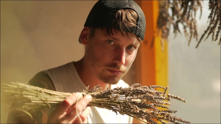 Bez servítky, Maroš